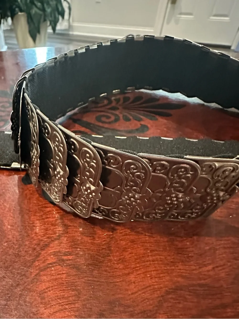 Gorgeous!♥️ Ladies Buckle Metal Plate Swirl Design Belt fits 37” to 46” XL ♥️